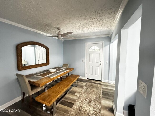 Foto del edificio - Stunning Furnished 2 Bedroom, 1.5 Bathroom...