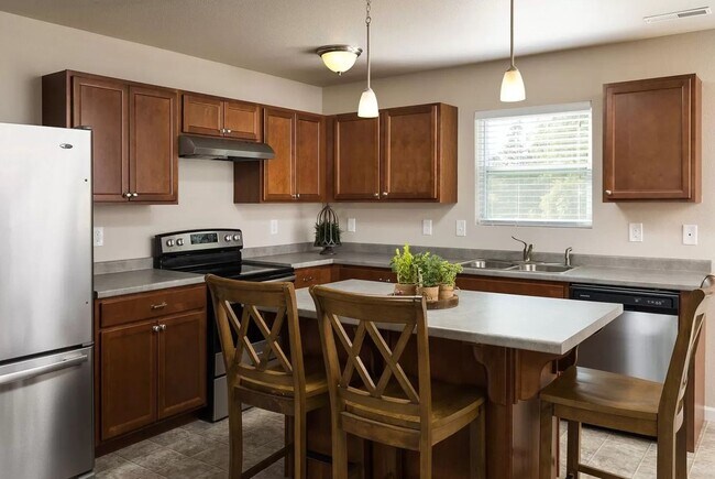 Building Photo - Large 4 Bedroom Newer Home for Lease