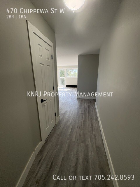 Photo du bâtiment - Large Two Bedroom Apartment (Third Floor)