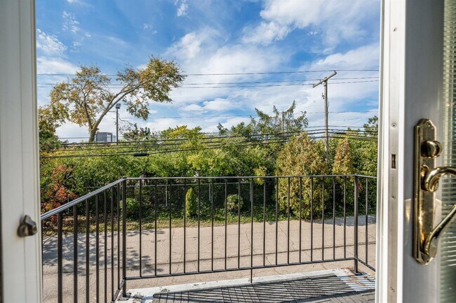 Building Photo - 2728 Glenbridge Ct