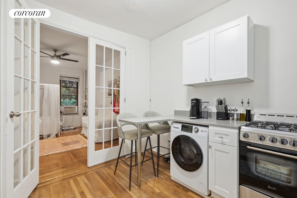 Building Photo - 225 E 88th St