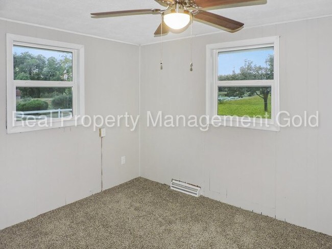 Building Photo - Newly Renovated Rambler on Private Lot