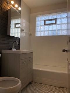 Foto del edificio - 689 Lowry Ave NE