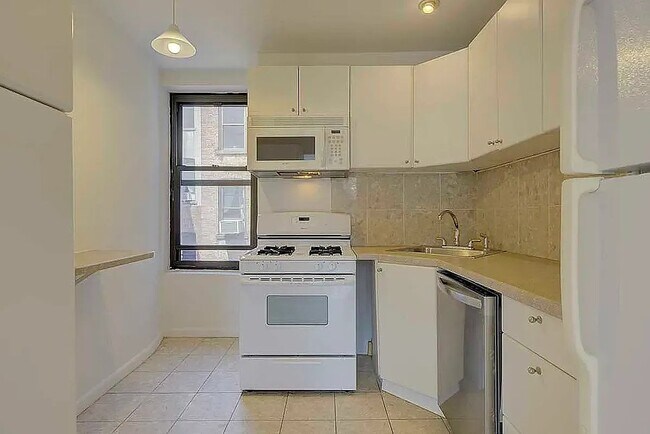 Foto del edificio - 141 W 10th St