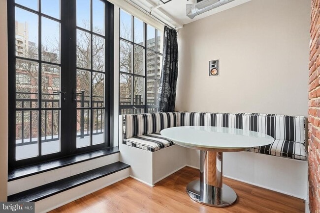 Building Photo - 1615 N Queen St