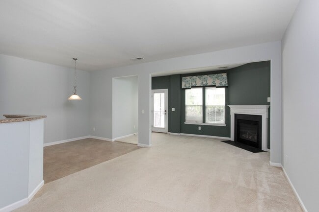 Building Photo - Wonderful 2 Bedroom Townhome in West Cary!