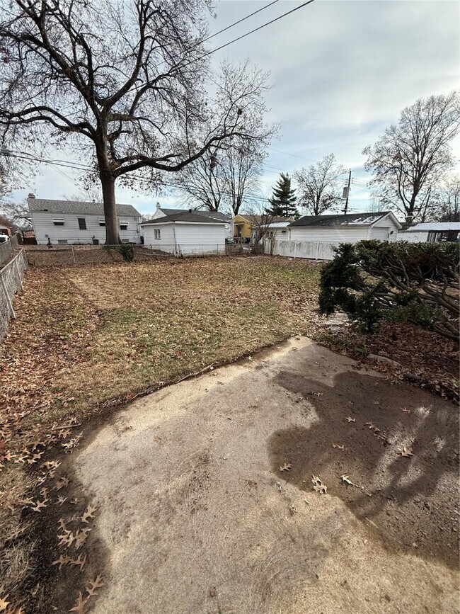 Building Photo - 7128 Yates St