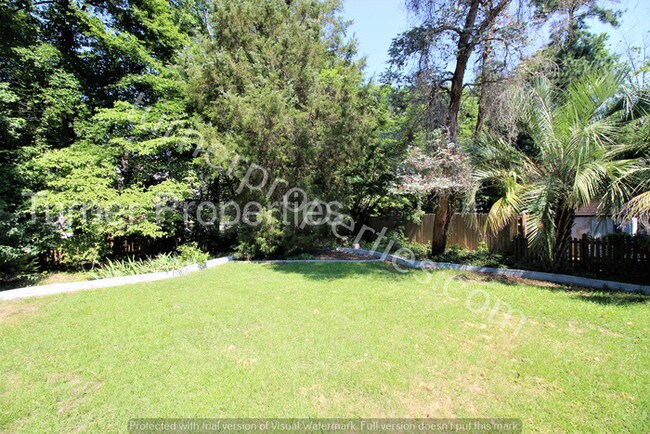 Building Photo - Nice 3 Bedroom w/Fenced Backyard in Columbia