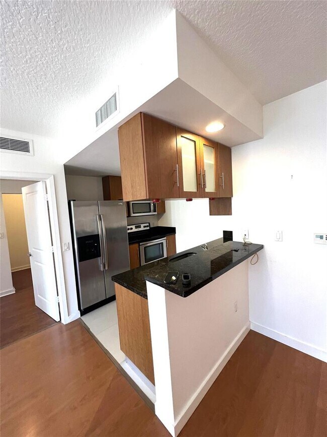 Foto del edificio - 601 NE 23rd St