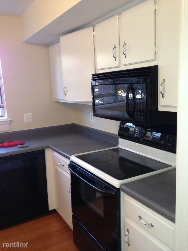 Building Photo - 3 br, 1.5 bath Townhome - 5804 Apple Wood Ln