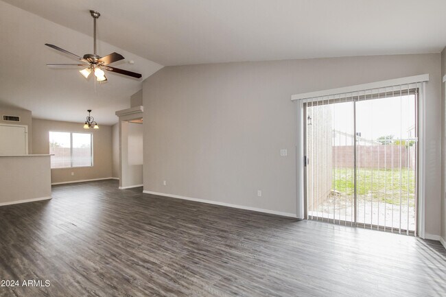 Foto del edificio - 14916 N 125th Ln