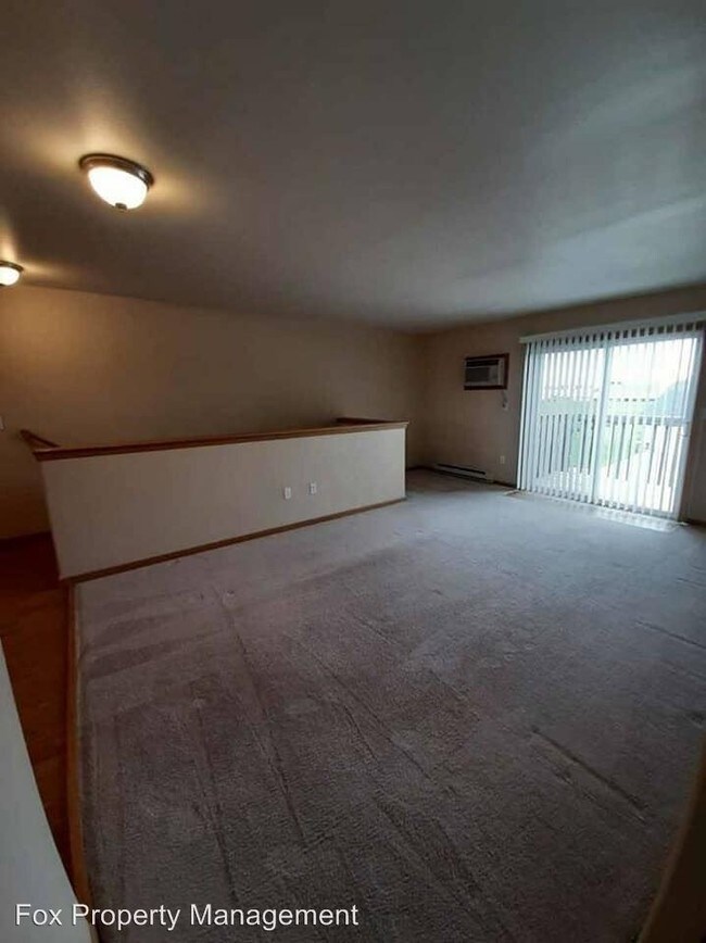 Building Photo - 1516-1514 Spruce Dr NE