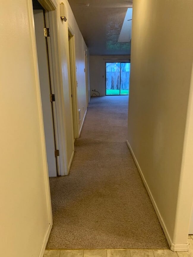 Building Photo - 677 Benjamin Ave