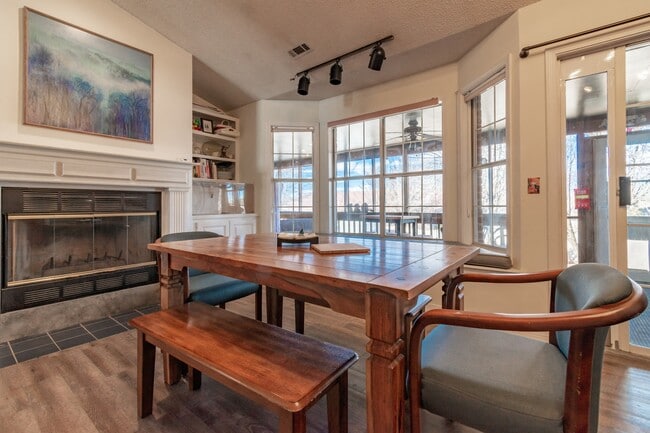 Dining room (table expands) with banquet reading nook by the fire - 2780 E Hardy Ln