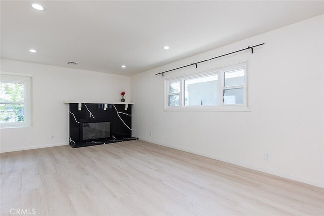 Building Photo - 3511 Paraiso Way