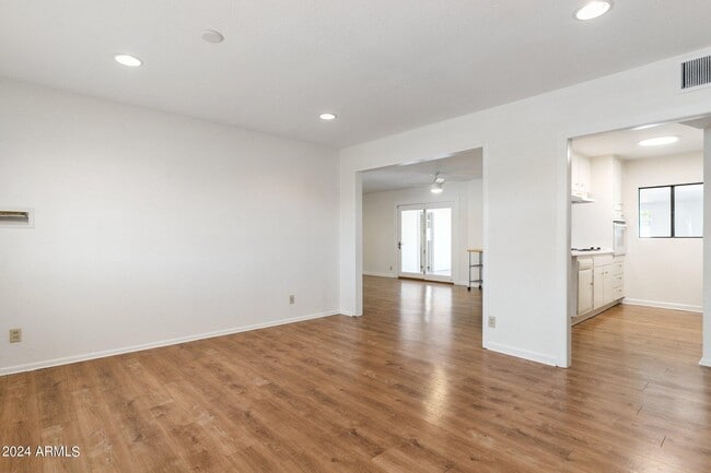 Building Photo - 7344 E Polk St