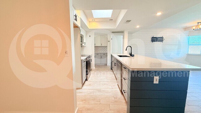 Building Photo - 652 W Strahan Dr