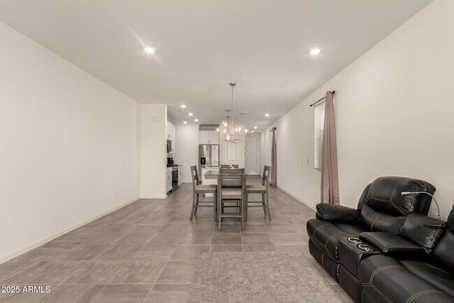 Foto del edificio - 3022 Hayden Rose Ave