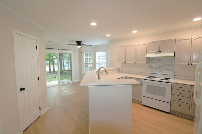 Foto del edificio - Newly Renovated 2 Bedroom Townhome!!