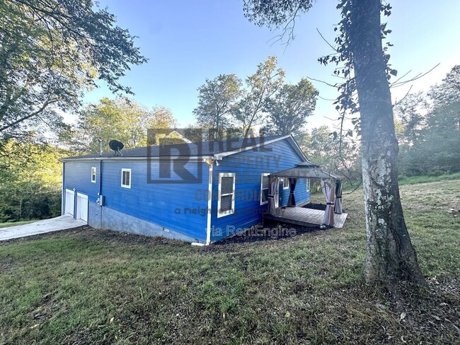 Building Photo - 286 Emily Ln