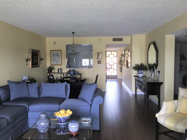 Building Photo - 6193 Pointe Regal Cir