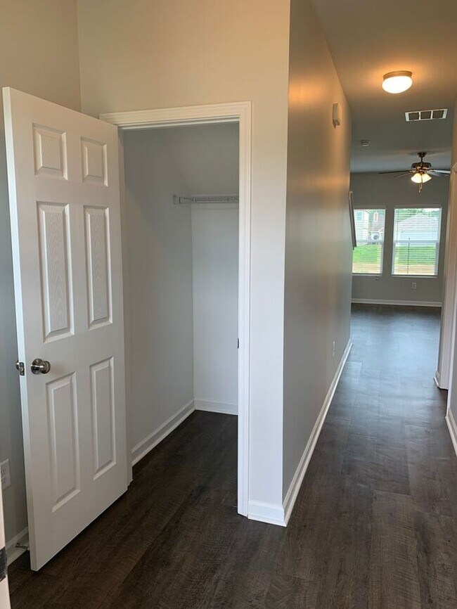 Building Photo - *Home For the Holidays Special* Three Bedr...