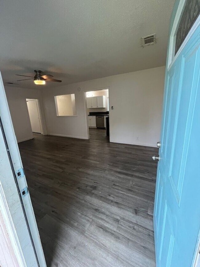 Foto del edificio - Coming Soon!