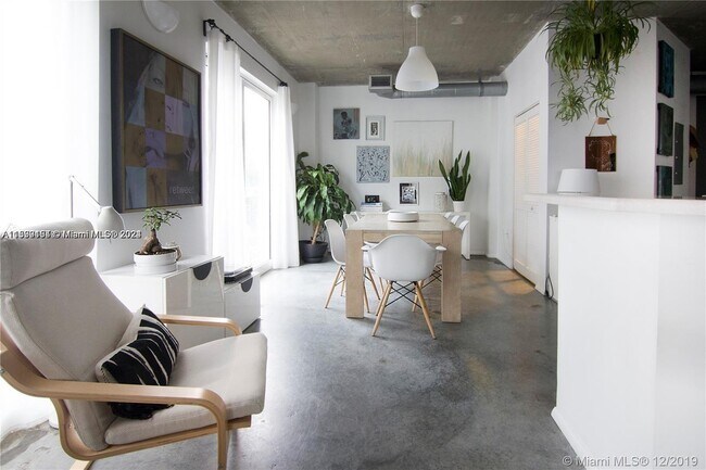 Foto del edificio - 455 NE 25th St