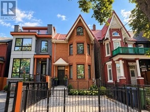 Building Photo - 55 Huron St