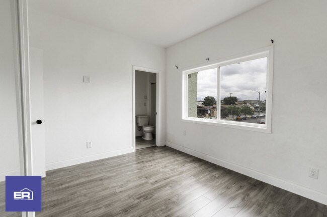 Foto del edificio - 4501 S Gramercy Place