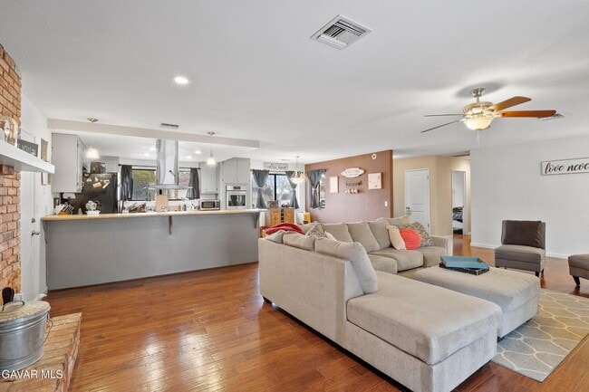 Building Photo - 42807 Sachs Dr