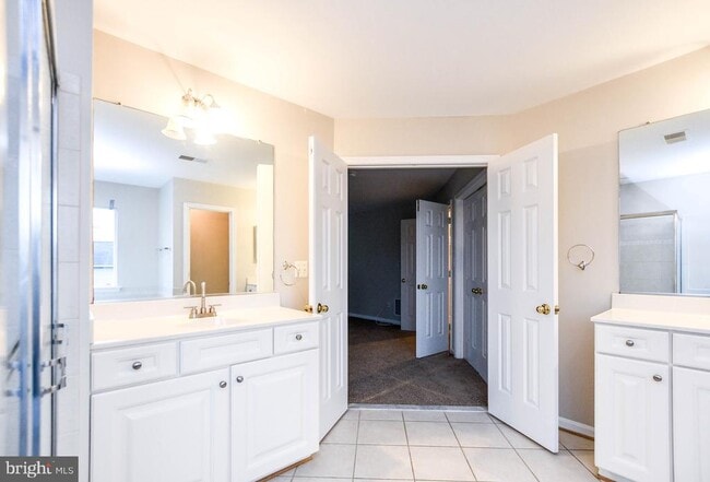 Building Photo - 3802 Cedar Dr