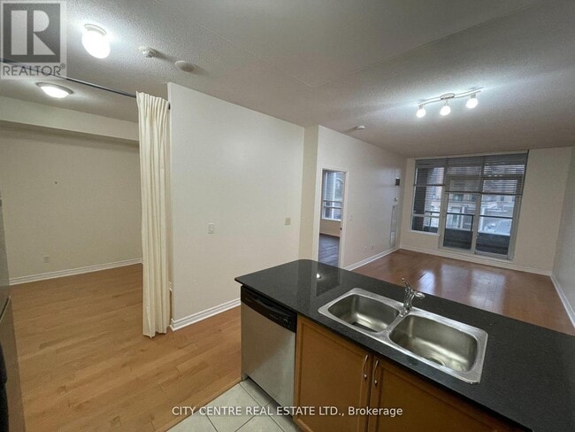 Building Photo - 388 Prince of Wales Dr