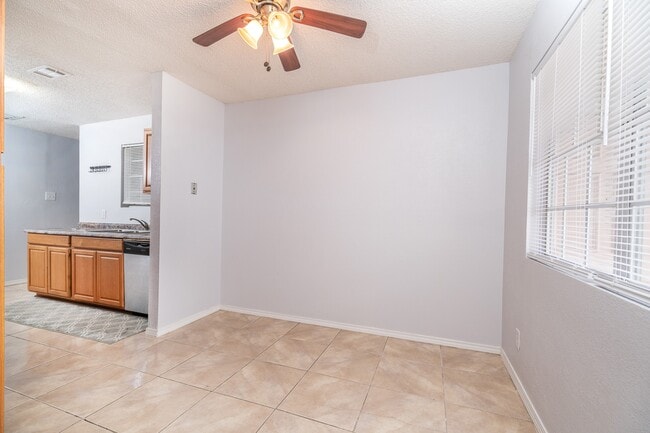 Foto del edificio - 3409 Herbert Dr