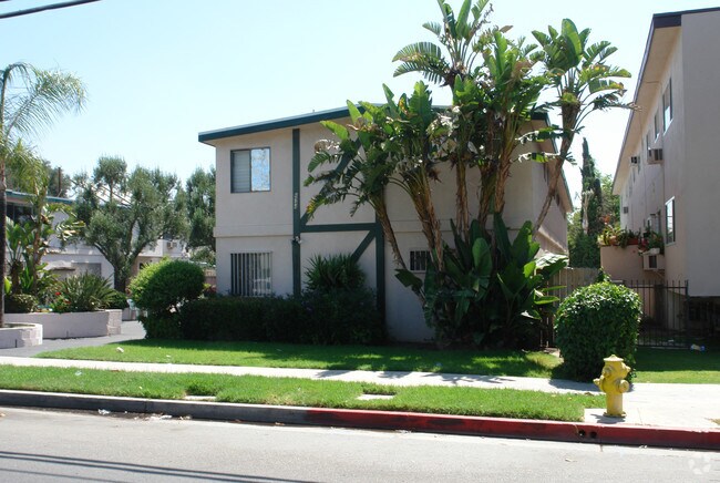 6944 - 6954 Avenida Coldwater Canyon - 6944-6954 Coldwater Canyon Ave
