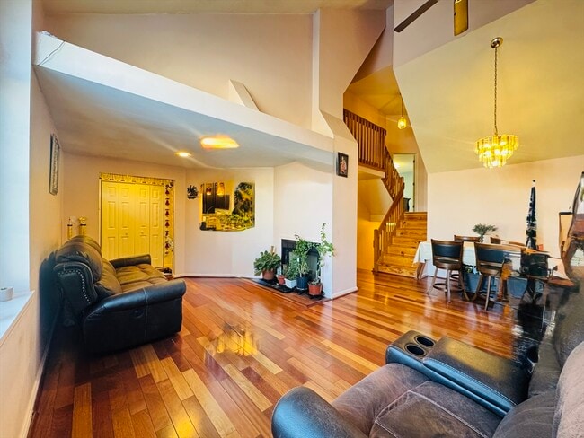 Building Photo - 237 South St