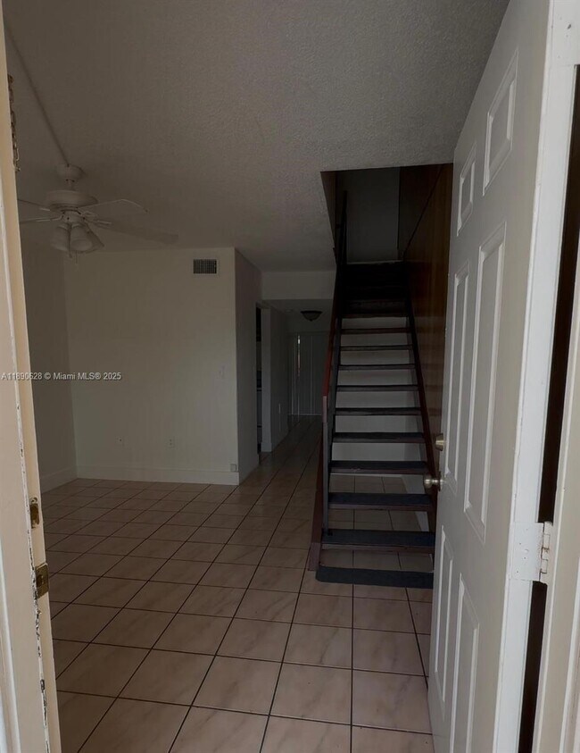 Building Photo - 2353 W 66th Pl