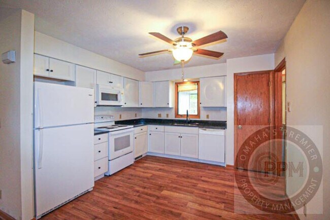 Foto del edificio - Comfortable 2 Bedroom/ 2 Bathroom/ 2 Car D...