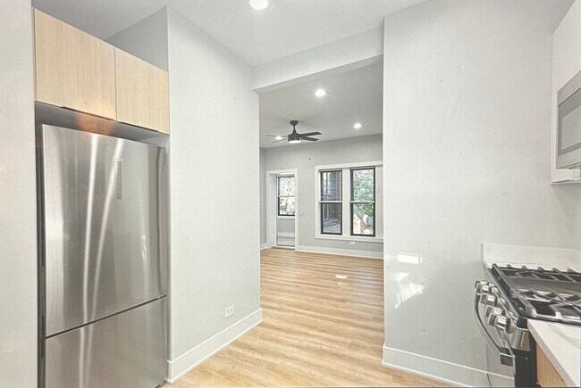 Foto del edificio - 6929 N Lakewood Ave