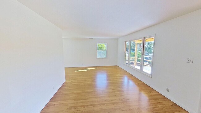 Foto del edificio - Desirable 3 Bedroom, 2 Bathroom house in S...