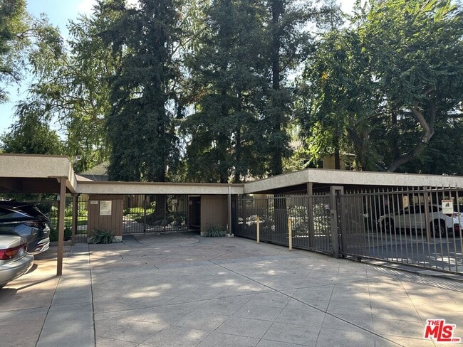 Building Photo - 22330 Victory Blvd