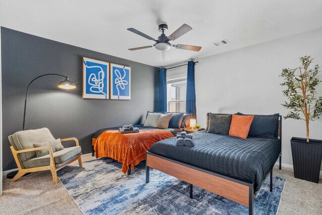 Foto del edificio - 5462 Grand View Dr