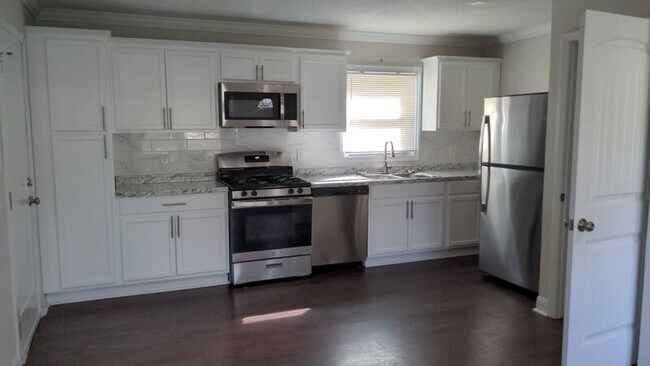 Building Photo - 453 Fairfax Dr