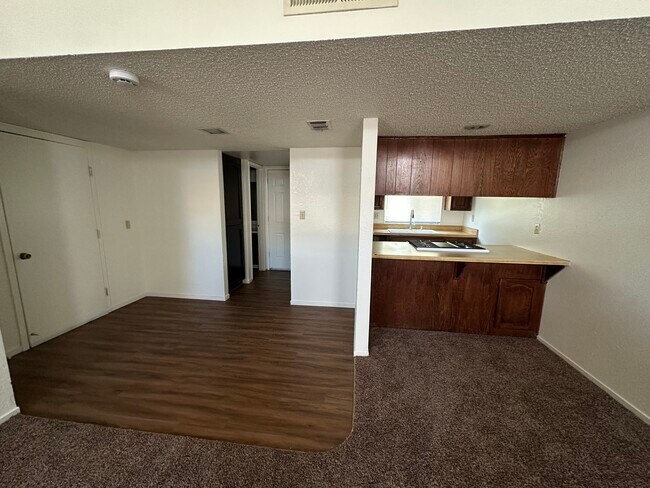 Foto del edificio - 7813 S Laurelglen-D
