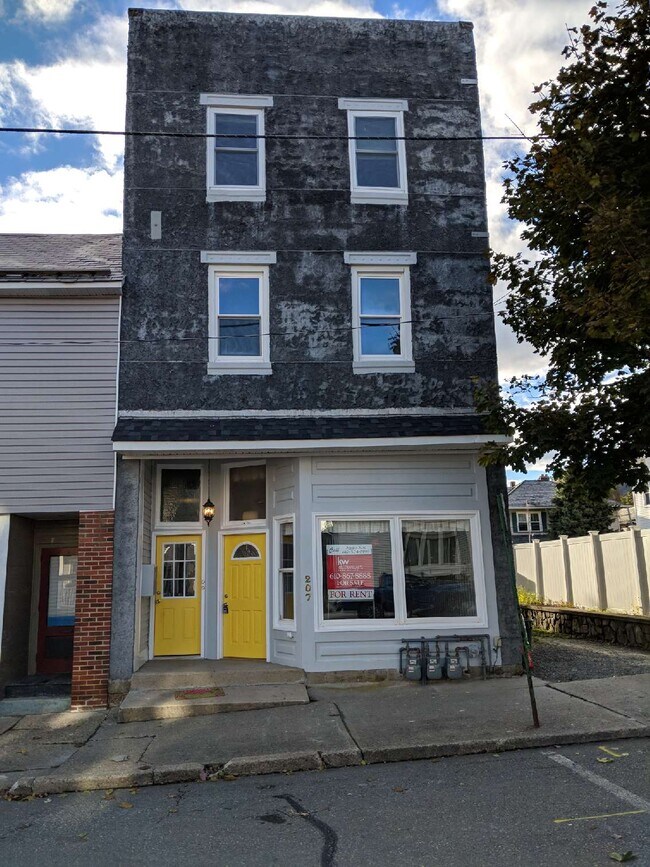 Building Photo - 207 S Robinson Ave