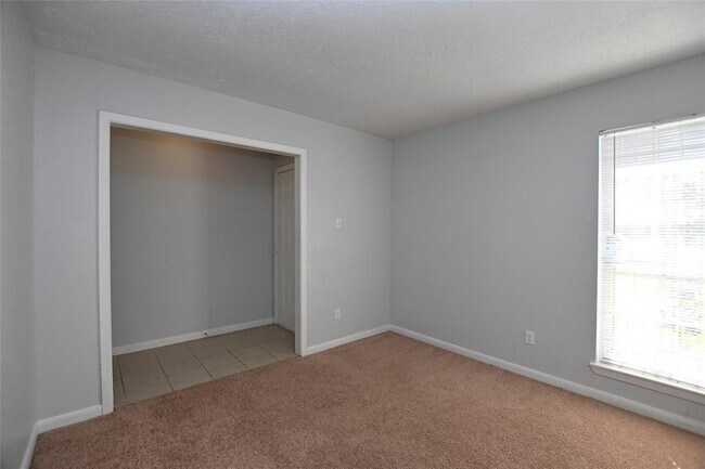 Building Photo - 12915 Southbridge Rd