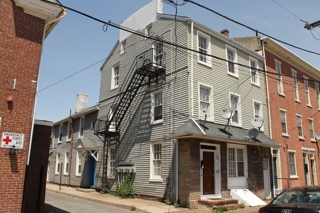 21 E Union St. - 21 E Union St