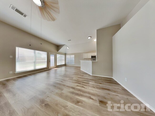 Foto del edificio - 132 Tall Meadow St