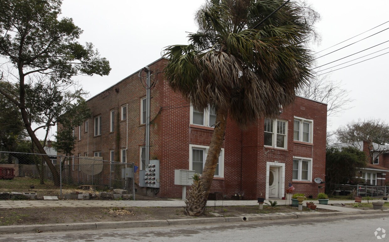 Primary Photo - Cottage Apartments
