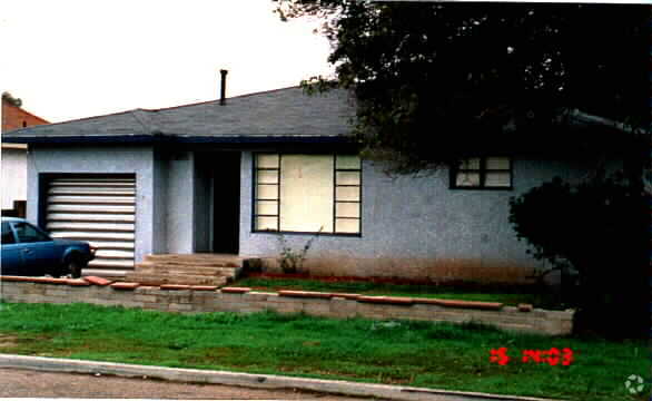 Building Photo - 2579-25791/2 Colonia Ave